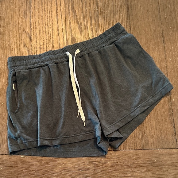 Vuori Pants - Vuori Green Women's Athletic Shorts